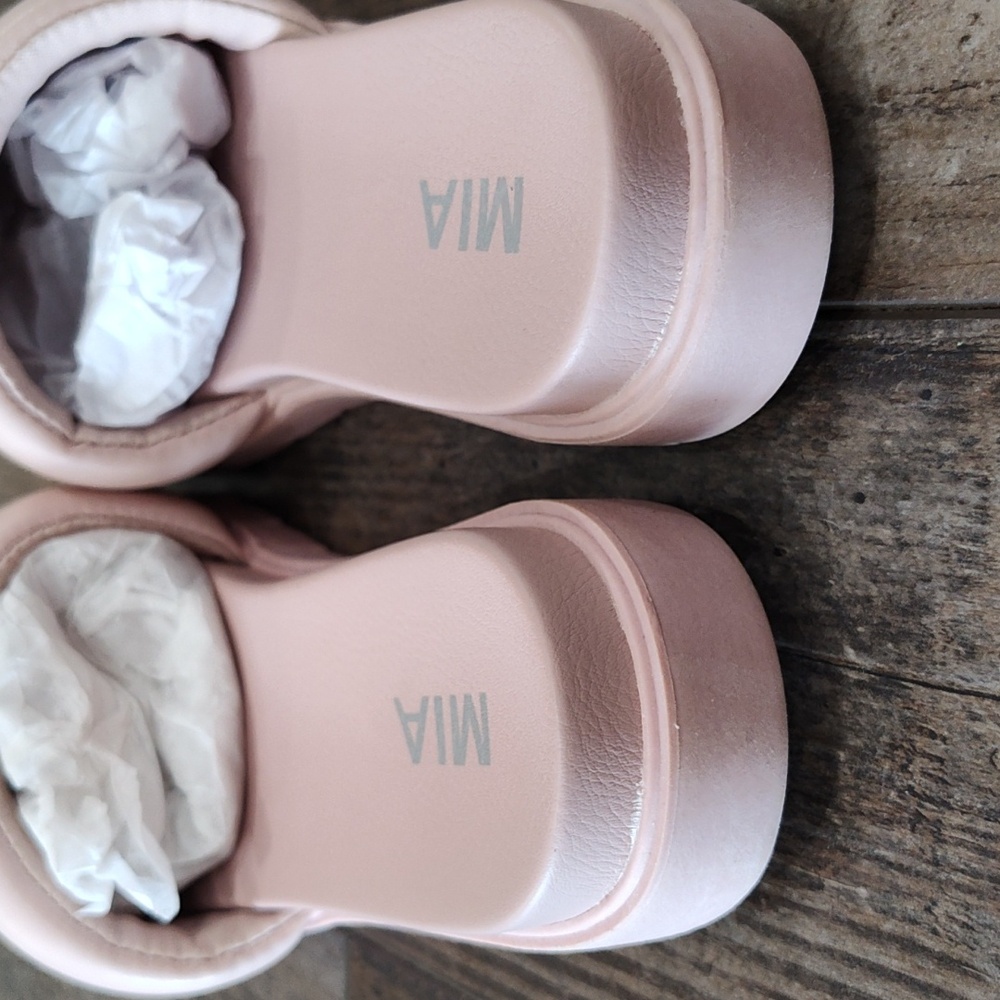 New MIA Pink Slides - Picture 3 of 4